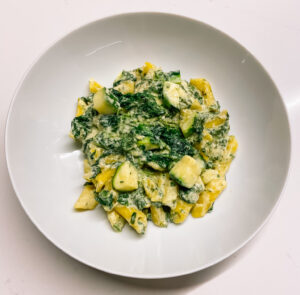 pasta uit de oven met spinazie en groene groenten